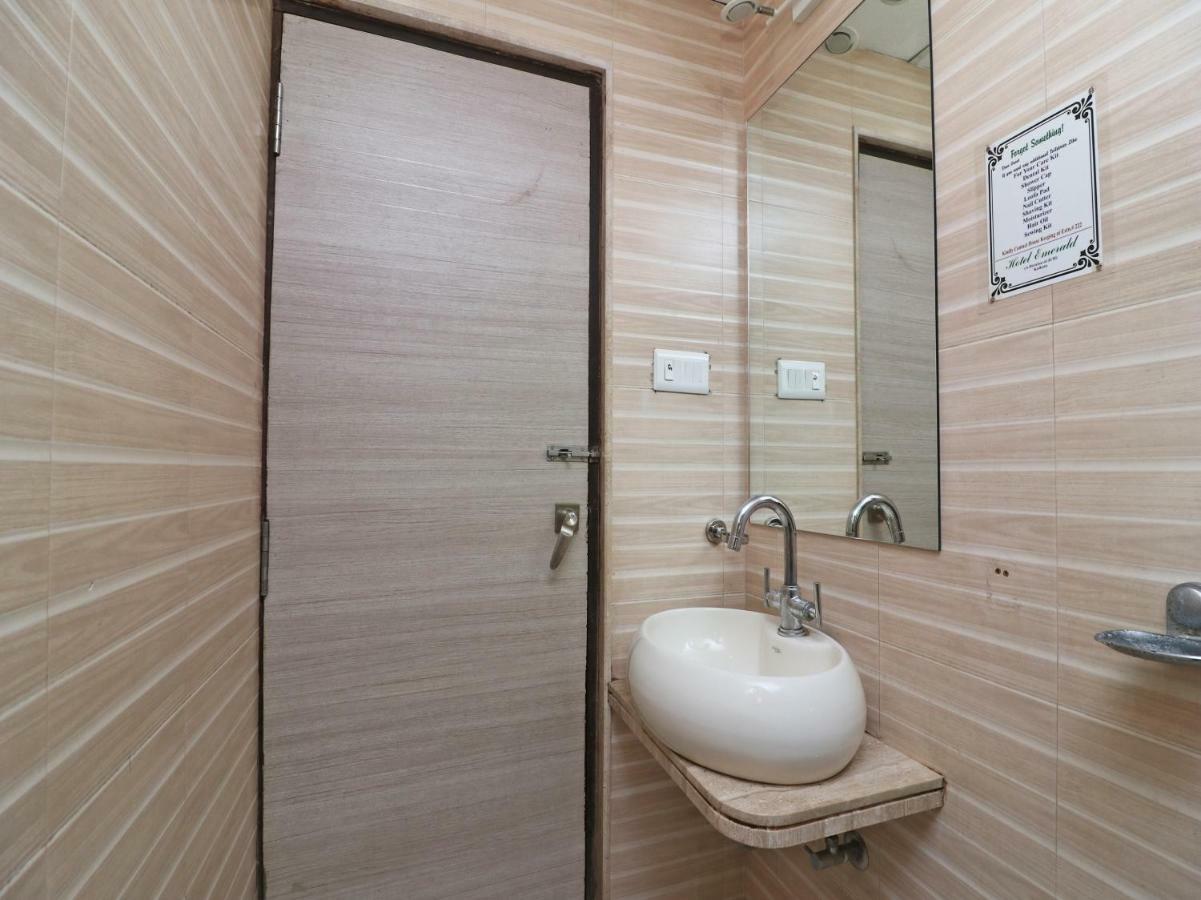 Hotel Emerald Kolkata Ngoại thất bức ảnh